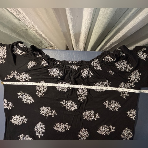 Black & White Top Size XL Floral Embroidery Bell Sleeve Peasant  Whimsigoth - Picture 3 of 8
